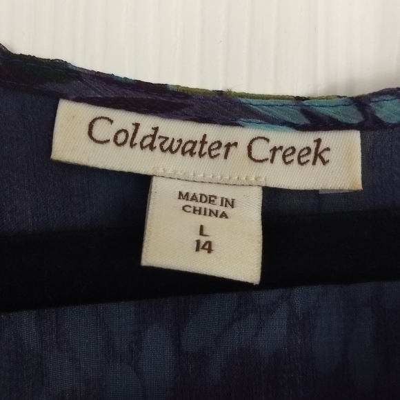 Pretty Sleeveless top - Picture 3 of 4